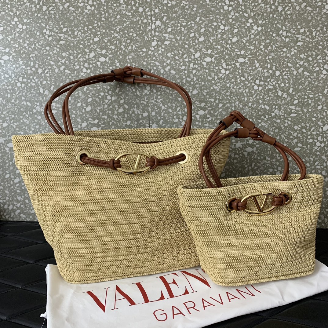 Valentino Garavani Escape Large Shoulder Bag in Synthetic Raffia 